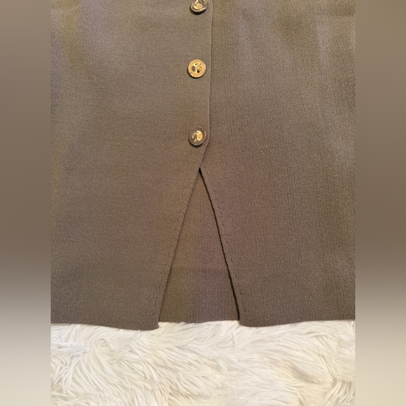 Petal and Pup Stylish Sleeveless Sweater Vest - Picture 6 of 12